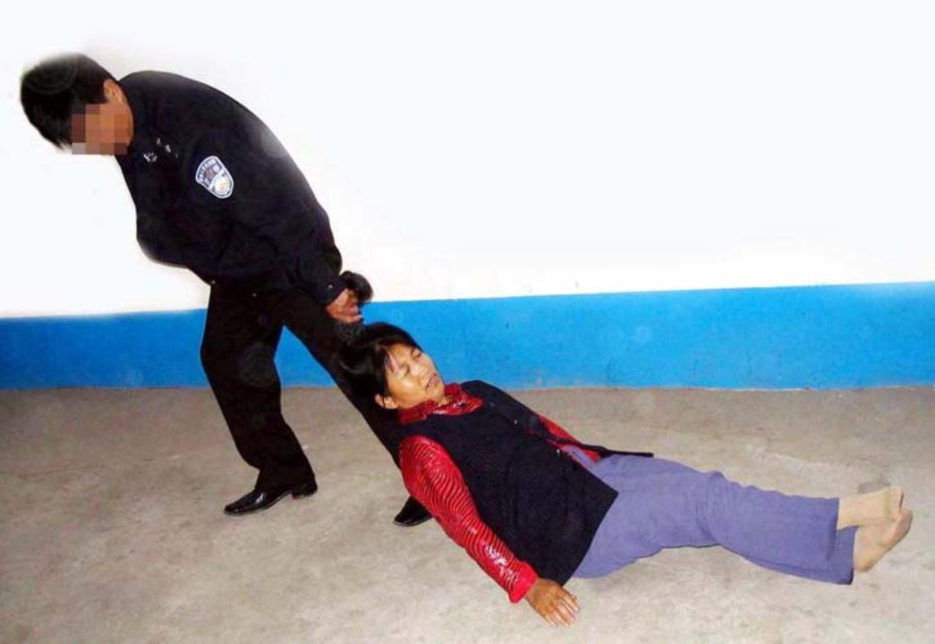 dragging-torture-methods-used-to-abuse-practitioners-falun-dafa