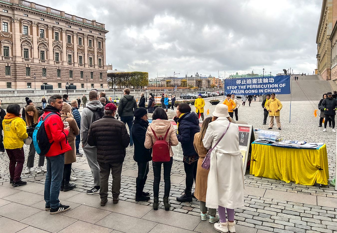 Image for article Швеція: люди схвалюють Фалунь Дафа під час заходів у Стокгольмі