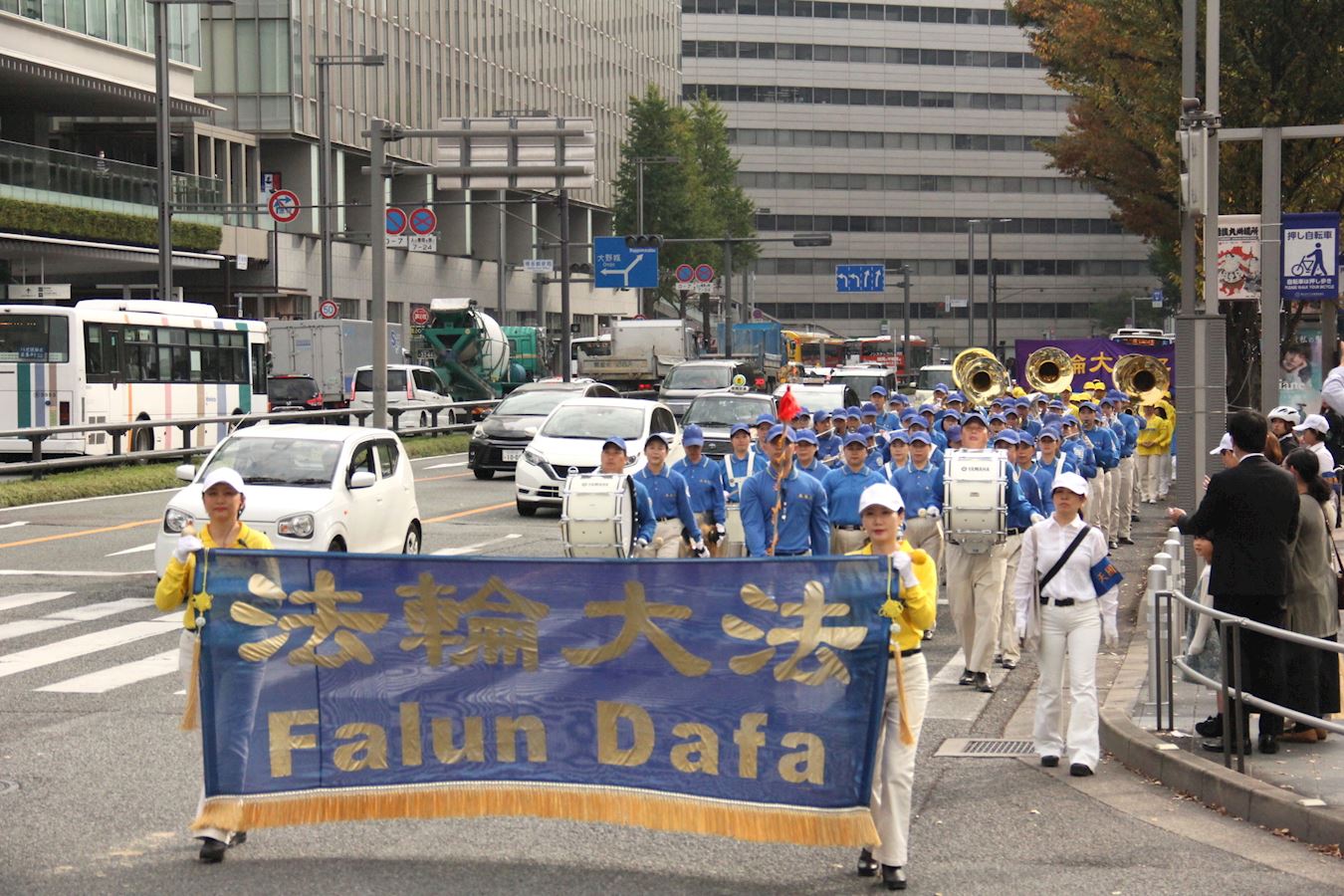 Image for article Японія. Практикувальники Фалунь Дафа провели парад у Фукуоці, щоб підтримати 420 мільйонів китайців, які вийшли з КПК