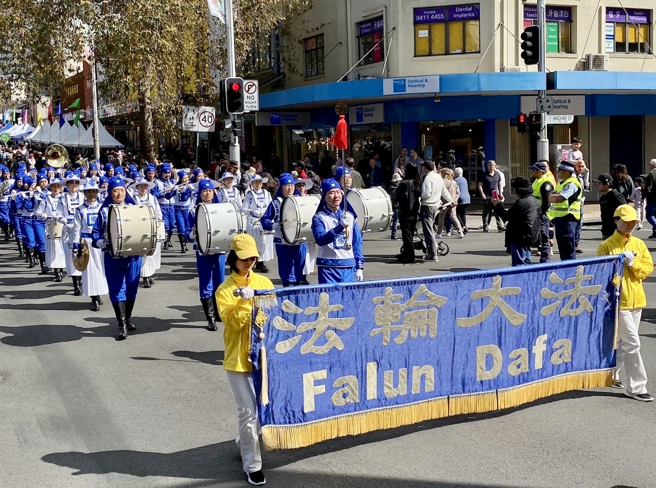 Image for article Сідней, Австралія. Практику Фалуньгун представили під час проведення вуличного ярмарку в місті Віллоубі