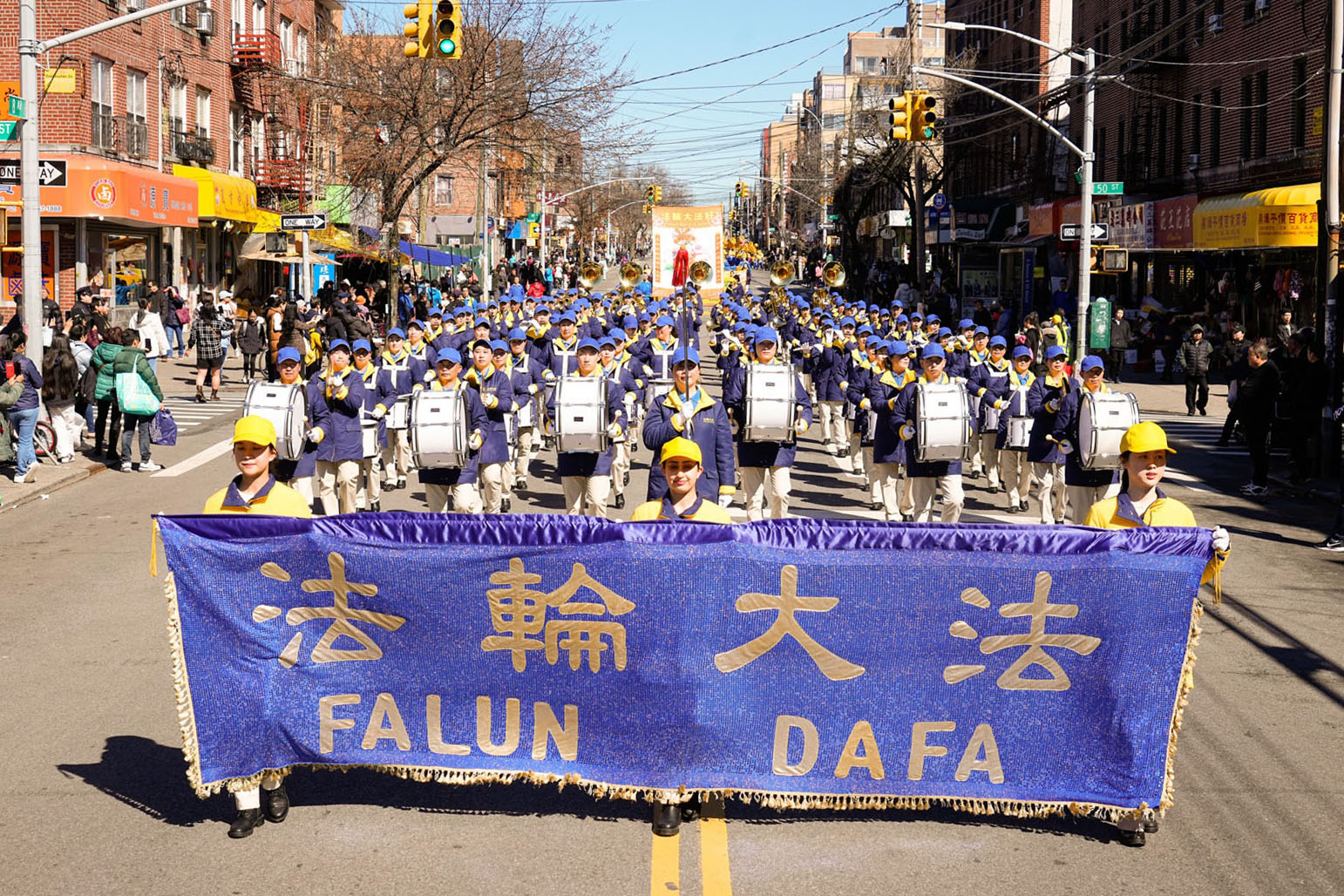 Image for article Бруклін, Нью-Йорк, США. Великий парад відзначає подію виходу 426 мільйонів китайців із лав КПК