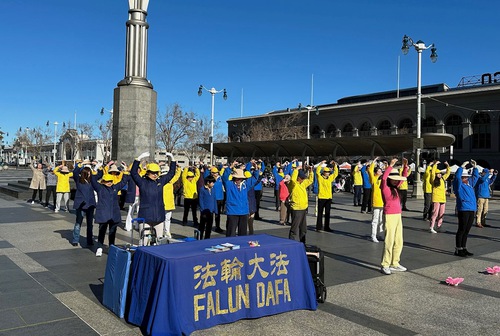 Image for article San Francisco: Practicantes de Falun Dafa expresan su gratitud y desean a Shifu un feliz Año Nuevo Chino