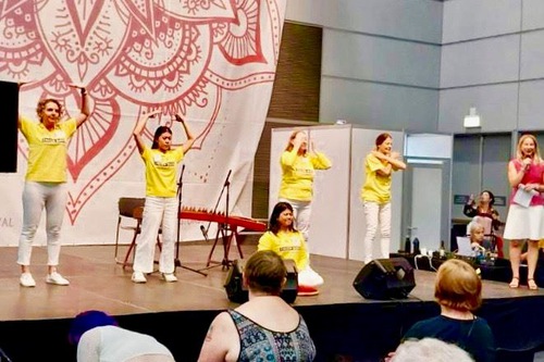 Image for article Brisbane, Australie : Présenter le Falun Dafa au festival « Mind Body Spirit »