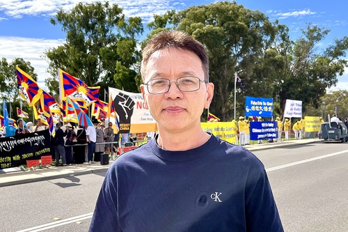 Визит главы МИД КНР в Австралию сопровождался митингами сторонников Фалуньгун