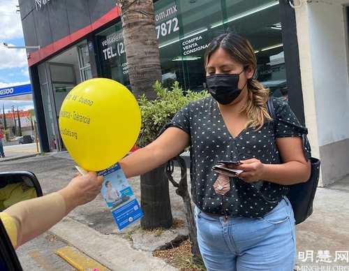 https://en.minghui.org/u/article_images/2021-5-20-mexico-celebrate-falun-dafa-day_09.jpg