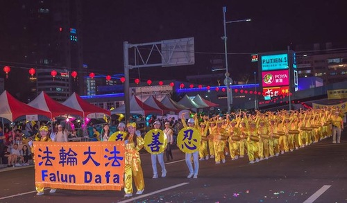Парад водяных фонарей — яркий праздник в Тайване