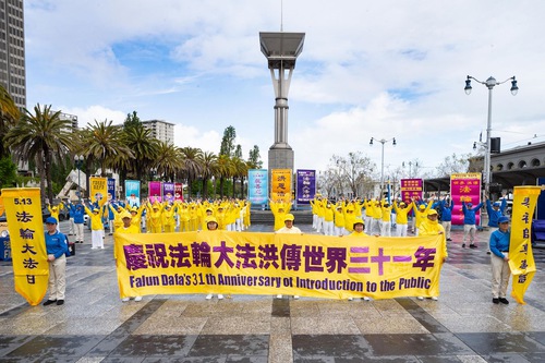 Image for article São Francisco, EUA: Desfile e atividades de celebração do Dia Mundial do Falun Dafa são recebidos calorosamente pelos espectadores