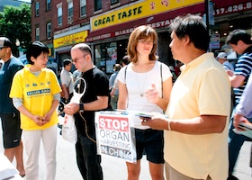 Image for article Chinatown, Boston: People Condemn Organ Harvesting Atrocities by Signing Petition at the Moon Festival (Photos)