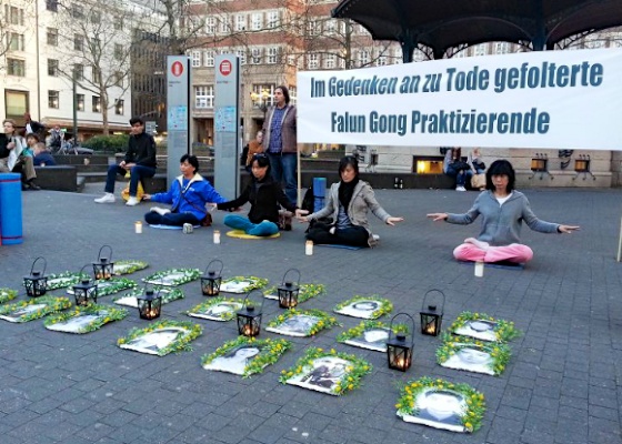 Image for article Dusseldorf, Germany: Falun Gong Practitioners Call for Justice During Xi Jinping's Visit
