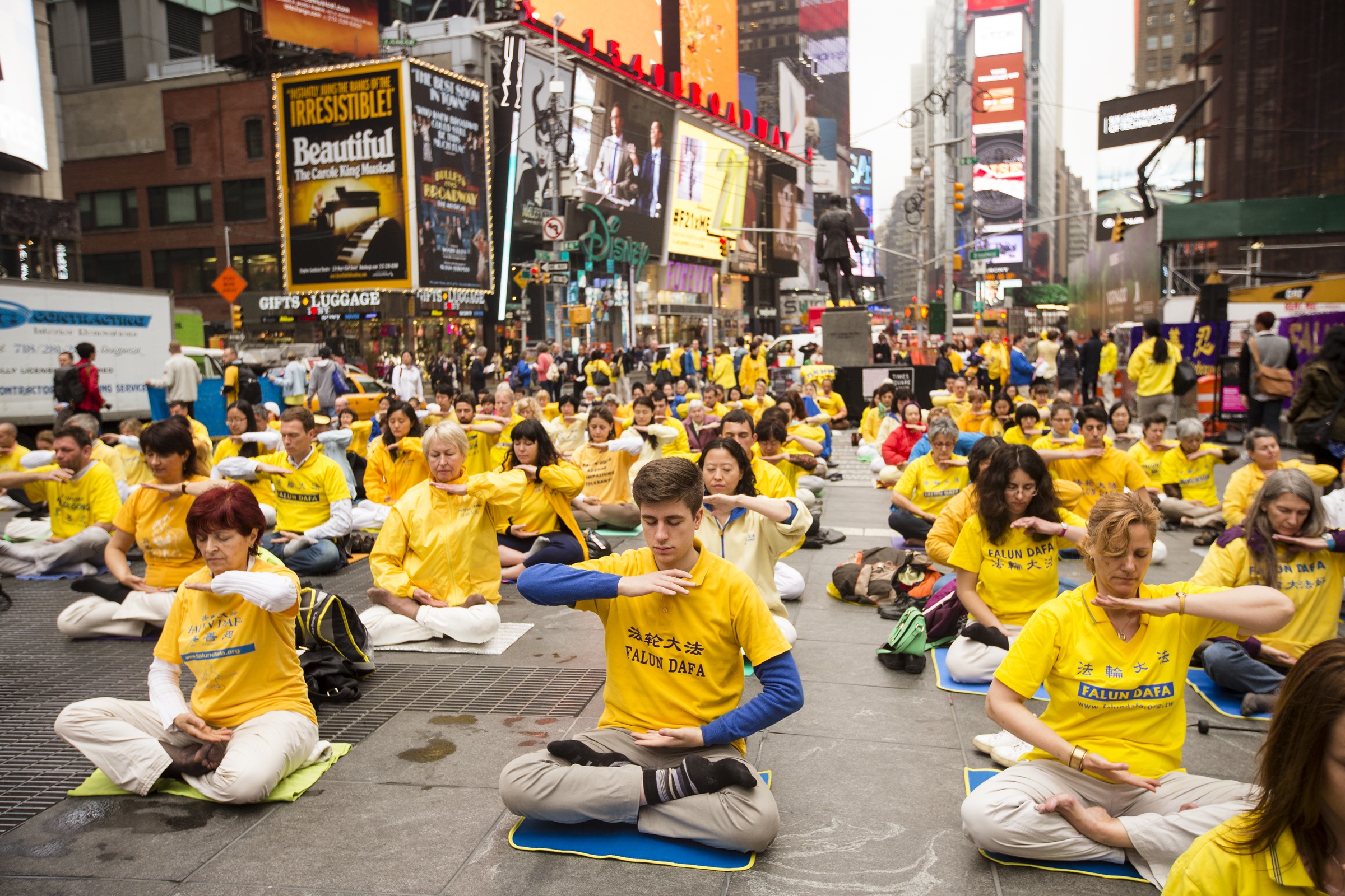 Image for article Times Square: Group Meditation Demonstrates Ancient Practice at Modern “Crossroads of the World”