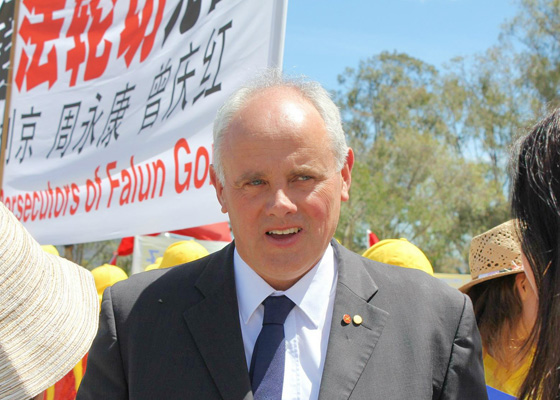 Image for article Members of Parliament Speak Up for Falun Gong During China-Australia Free Trade Talks (Photos)