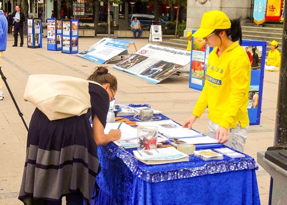 Image for article Vancouver: Grassroots Support of Suing Former Chinese Dictator for the Persecution of Falun Gong