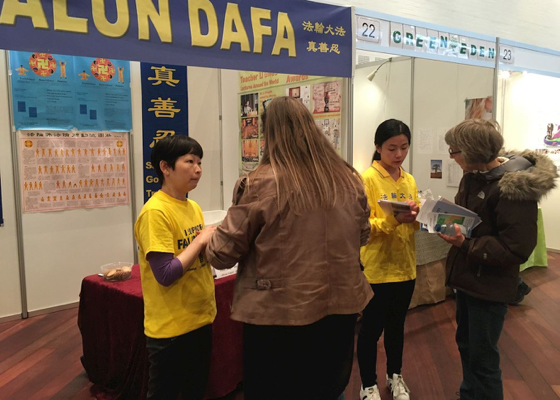 Image for article Denmark: Visitors to Body and Mind Expo Eager to Learn Falun Gong