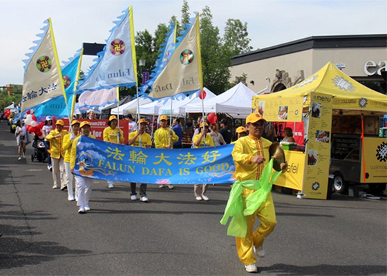 Image for article Calgary, Canada: Falun Gong Practitioners Perform in Lilac Festival Parade