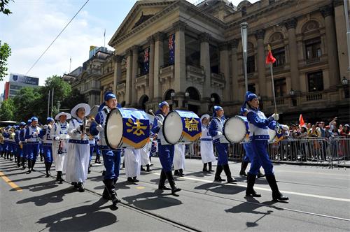 Image for article Melbourne, Australia: Tian Guo Marching Band Delights the Crowd at Australia Day Parade