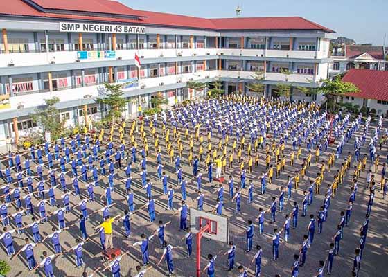 Image for article Eight Hundred Indonesian Students Learn Falun Gong