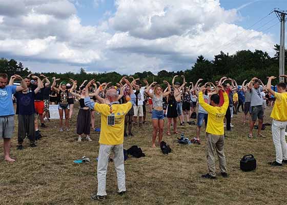 Image for article Poland: Falun Gong Booth a Hit at Europe's Largest Rock Music Festival