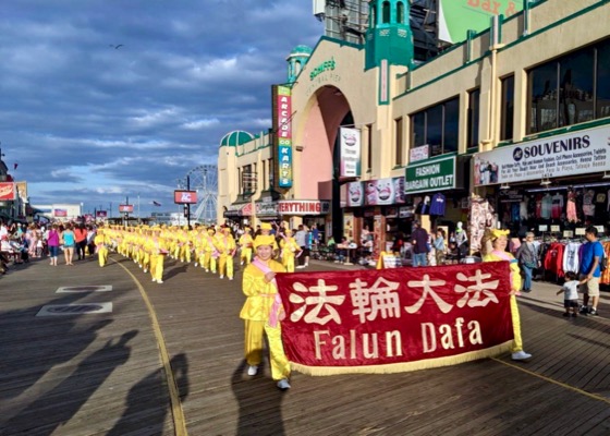 Image for article New Jersey: Falun Gong Practitioners Participate in the Celebrate America Parade