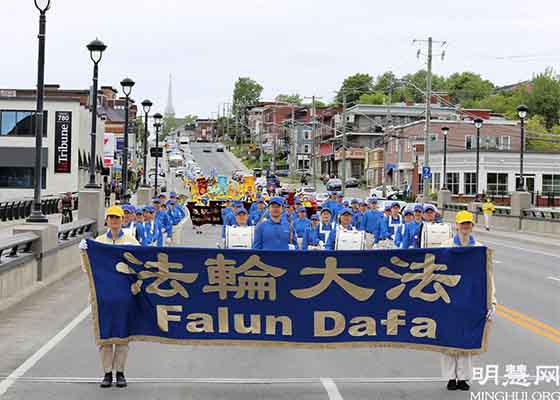 Image for article Canada: Sherbrooke Mayor Congratulates Practitioners as They Celebrate World Falun Dafa Day