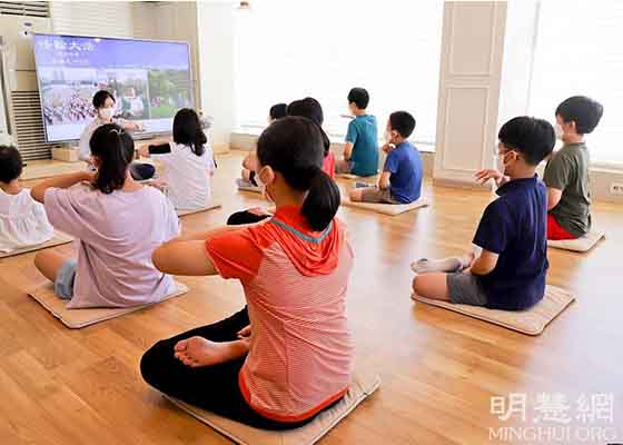 Image for article Seoul, South Korea: Nine Day Falun Dafa Workshop for Children Held at Tianti Bookstore