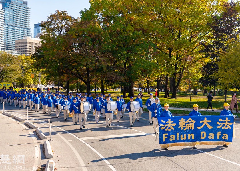Image for article Monthly Falun Dafa Parade in Toronto “Brings Joy and Hope — What This World Needs Now”