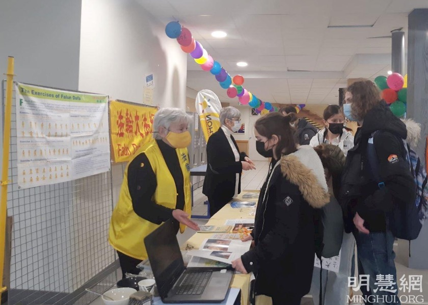 Image for article France: A Teacher Introduces Falun Gong to Her High School