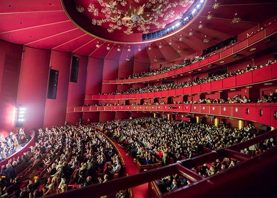 Image for article Theatergoers in France and Four U.S. States Find Grace and Power in Shen Yun: “I Feel Charged”