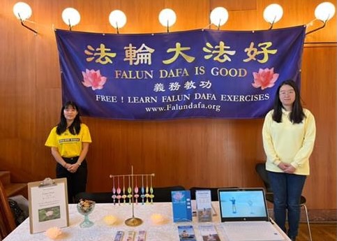 Image for article Sweden: People Learn about Falun Dafa at Health and Holistic Exhibition in Eslöv