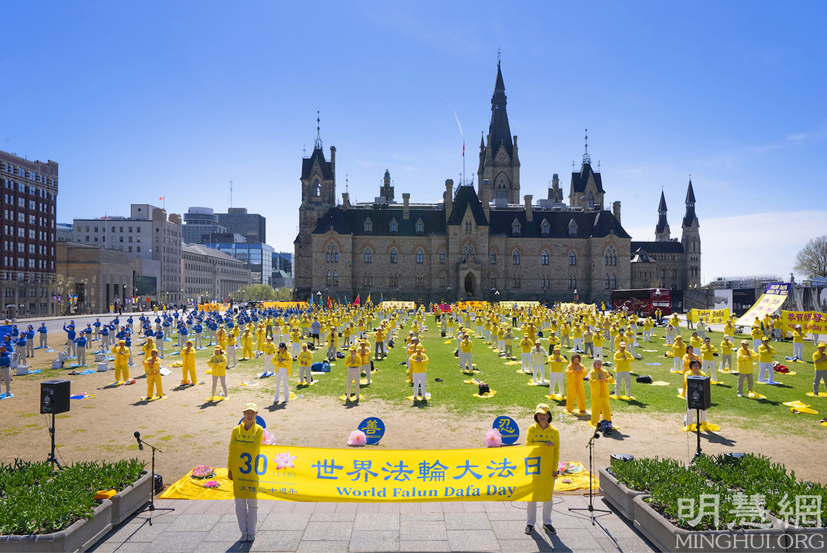 Image for article Ottawa, Canada: Falun Dafa Day Celebrations Held in Front of Parliament Hill, Members of Parliament Join the Event
