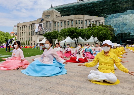Image for article South Korea: Practitioners Hold Day Long Celebrations to Honor World Falun Dafa Day