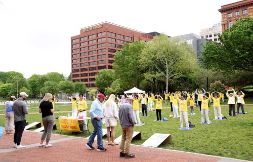 Image for article Philadelphia, Pennsylvania: Falun Dafa Day Celebration at the Liberty Bell Historic Site