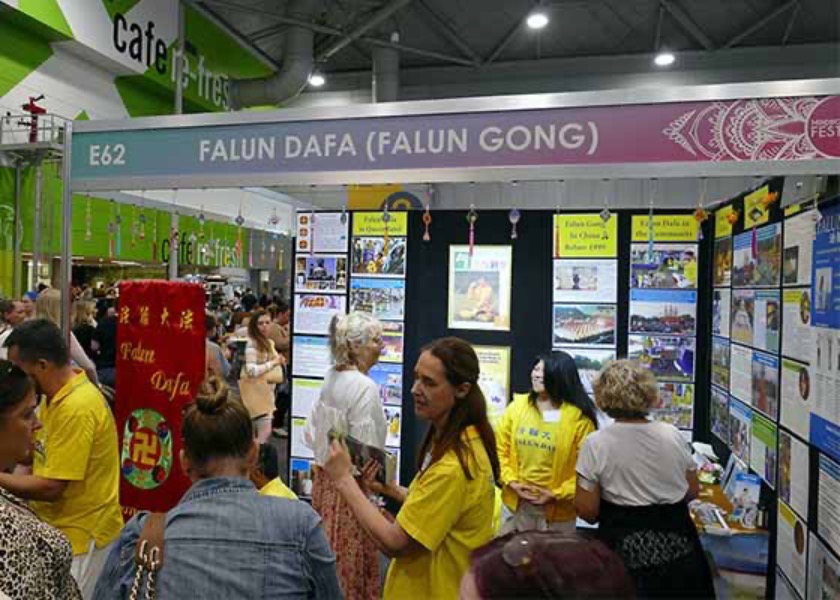 Image for article Brisbane, Australia: Practitioners Bring the Beauty of Falun Dafa to the Mind Body Spirit Festival