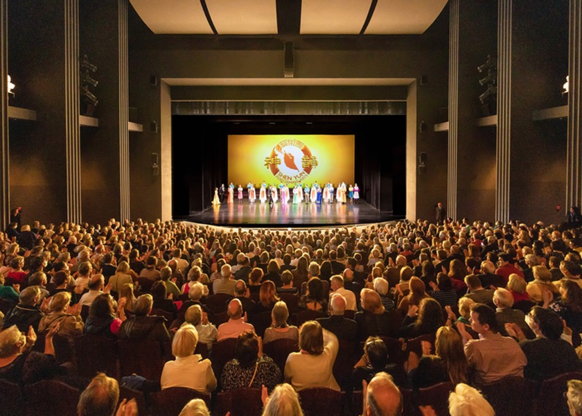 Image for article Shen Yun Continues to Stun European and American Theatergoers While Kicking Off Mexico Tour