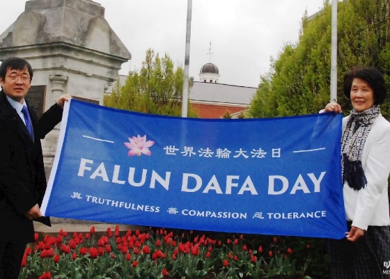 Image for article Paralyzed Patients Walk Again (Part I)—Stories about Falun Dafa’s Healing Power