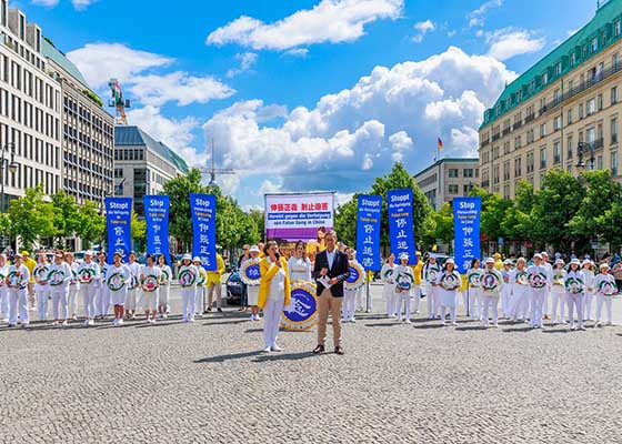 Image for article Berlin, Germany: Two-day Rally and March Call to End the Persecution of Falun Dafa