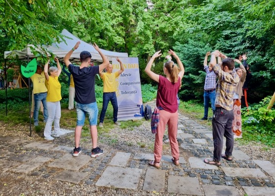 Image for article Romania: Falun Dafa at VegFest in Bucharest