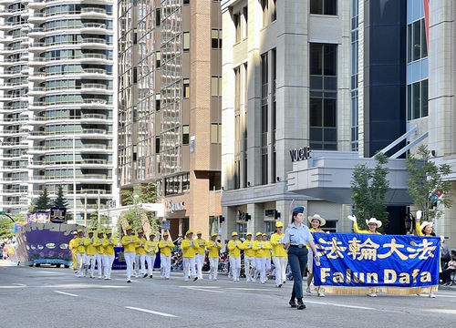 Image for article Canada: Falun Dafa Practitioners Join the Calgary Stampede Parade