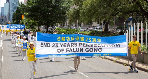 Image for article Toronto: Falun Dafa Praised During Parade Held to Expose Persecution in China