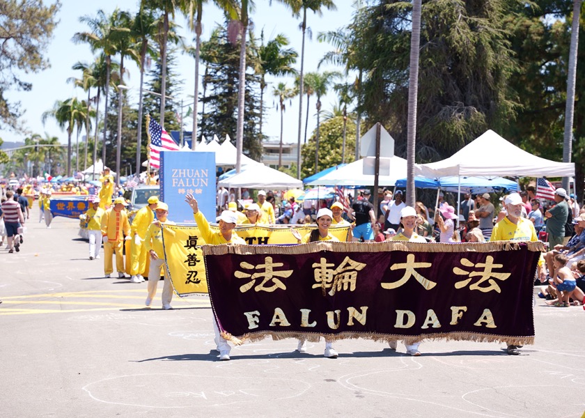 Image for article California: Falun Dafa Practitioners’ Message of Peace Welcomed at Coronado 4th of July Parade