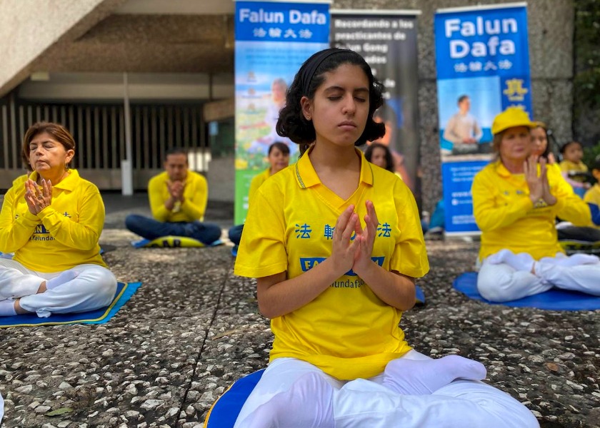 Image for article Mexico: Locals Condemn the Decades Long Persecution of Falun Dafa During Activities in Mexico City