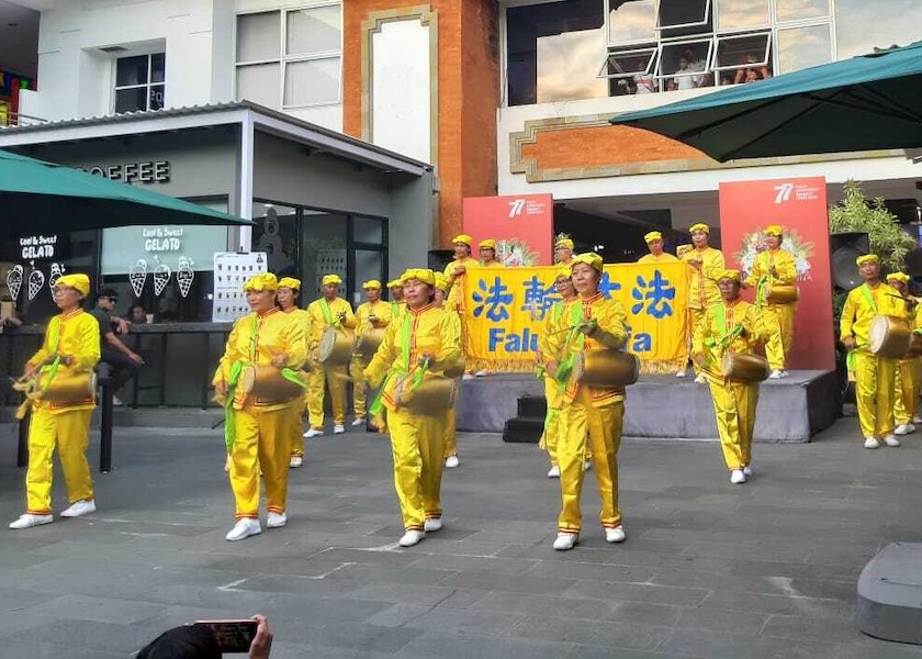 Image for article Indonesia: Falun Dafa Group Performs at Independence Day Celebration