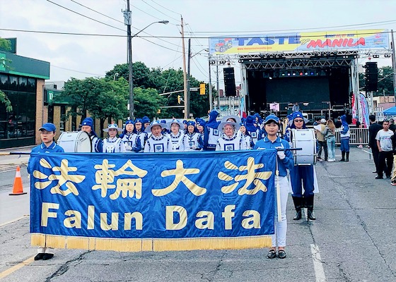 Image for article Toronto, Canada: People are Thankful for Falun Dafa’s Participation in Filipino Food Street Festival