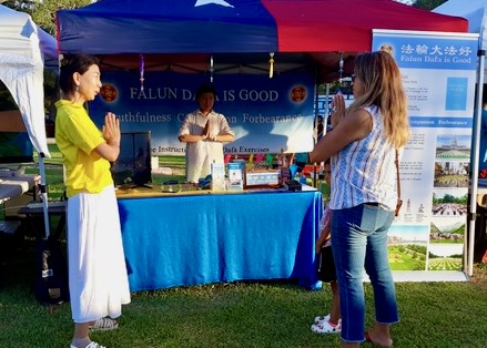 Image for article Texas: Finding Out about Falun Dafa at the Clute Mosquito Festival