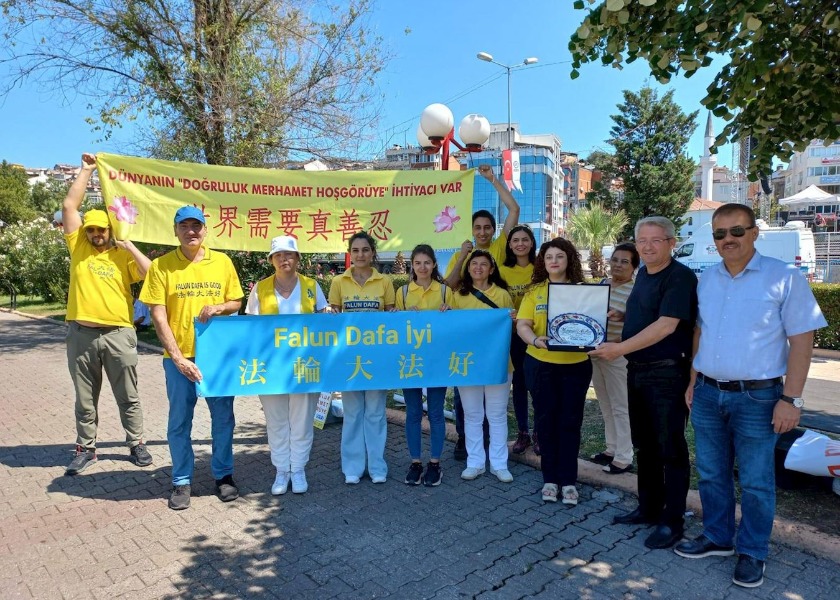 Image for article Turkey: Public in Two Cities Condemn Chinese Communist Regime’s 23-Year-Long Persecution