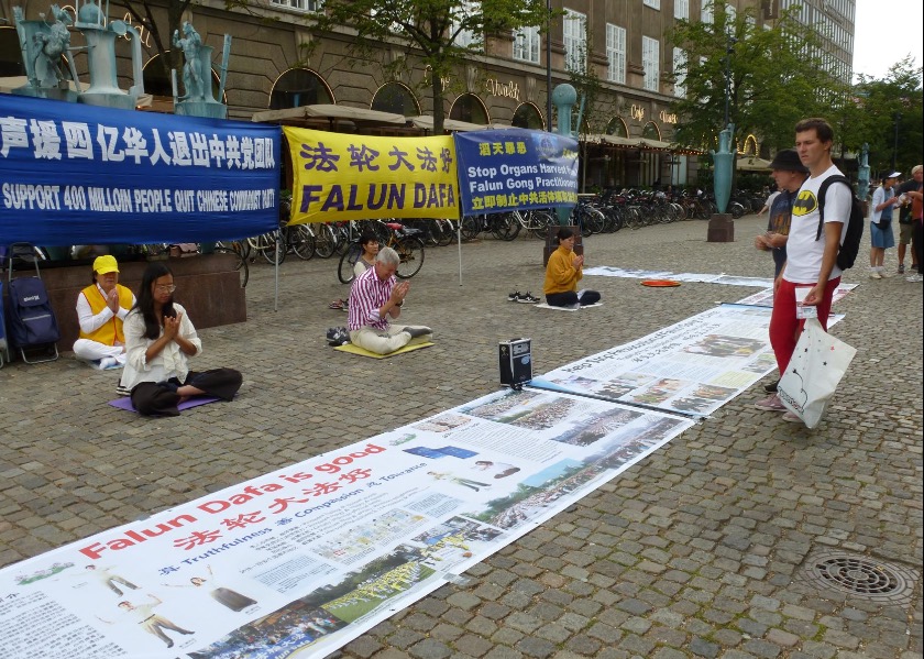 Image for article Denmark: Introducing Falun Dafa in Copenhagen’s City Center