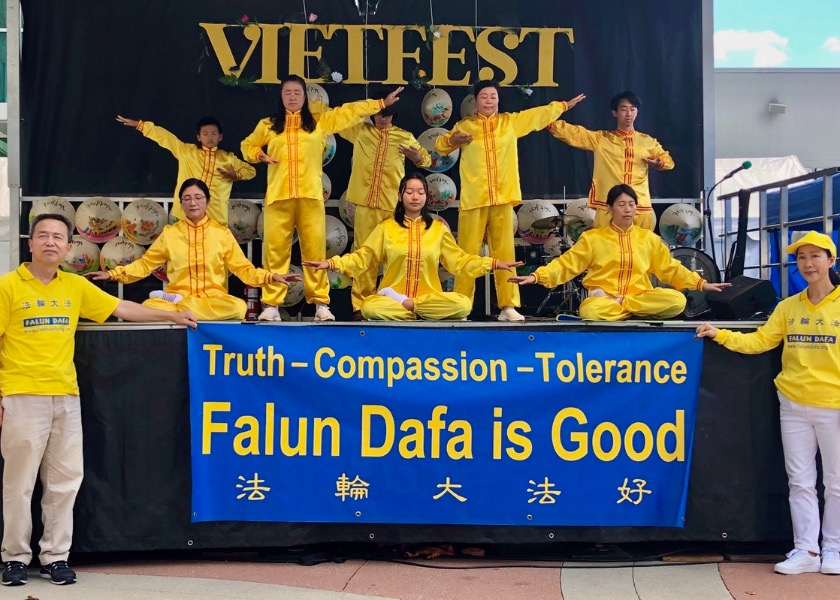 Image for article Virginia, USA: Introducing Falun Dafa at Vietnamese Heritage Festival