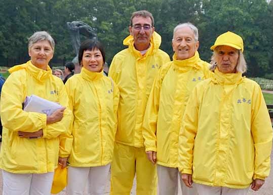 Image for article Poland: Spreading the Beauty of Falun Dafa