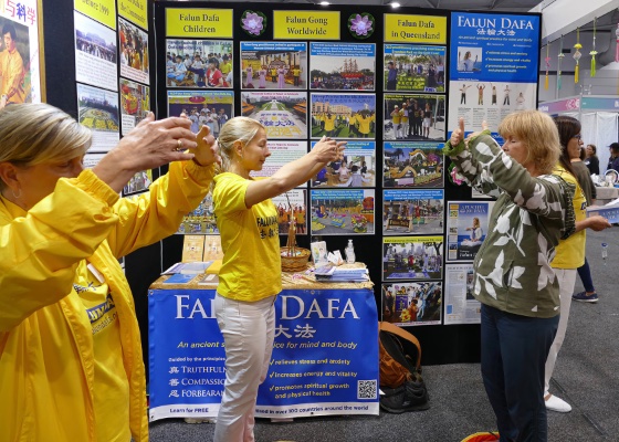 Image for article Brisbane, Australia: Introducing Falun Dafa at Mind Body Spirit Festival