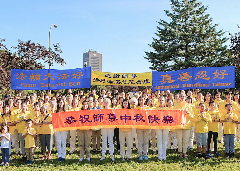 Image for article Canada: Practitioners Send Mid-Autumn Festival Greetings to Falun Dafa’s Founder