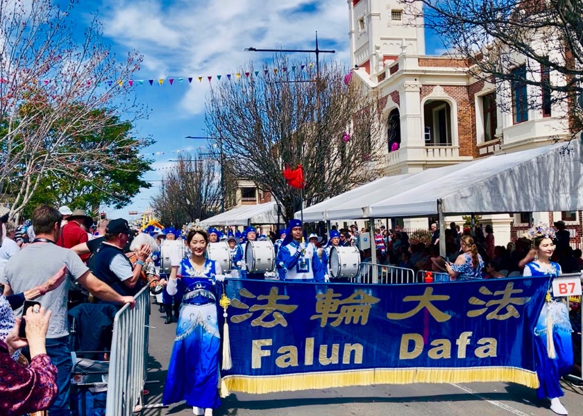 Image for article Toowoomba, Australia: Falun Dafa Group Wins First Prize in Floral Carnival Parade